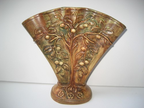 Jarrón abanico vintage de 1920 Pottery Weller Woodcraft 8" manzano - florero abanico de 5 agujeros - Imagen 7 de 12
