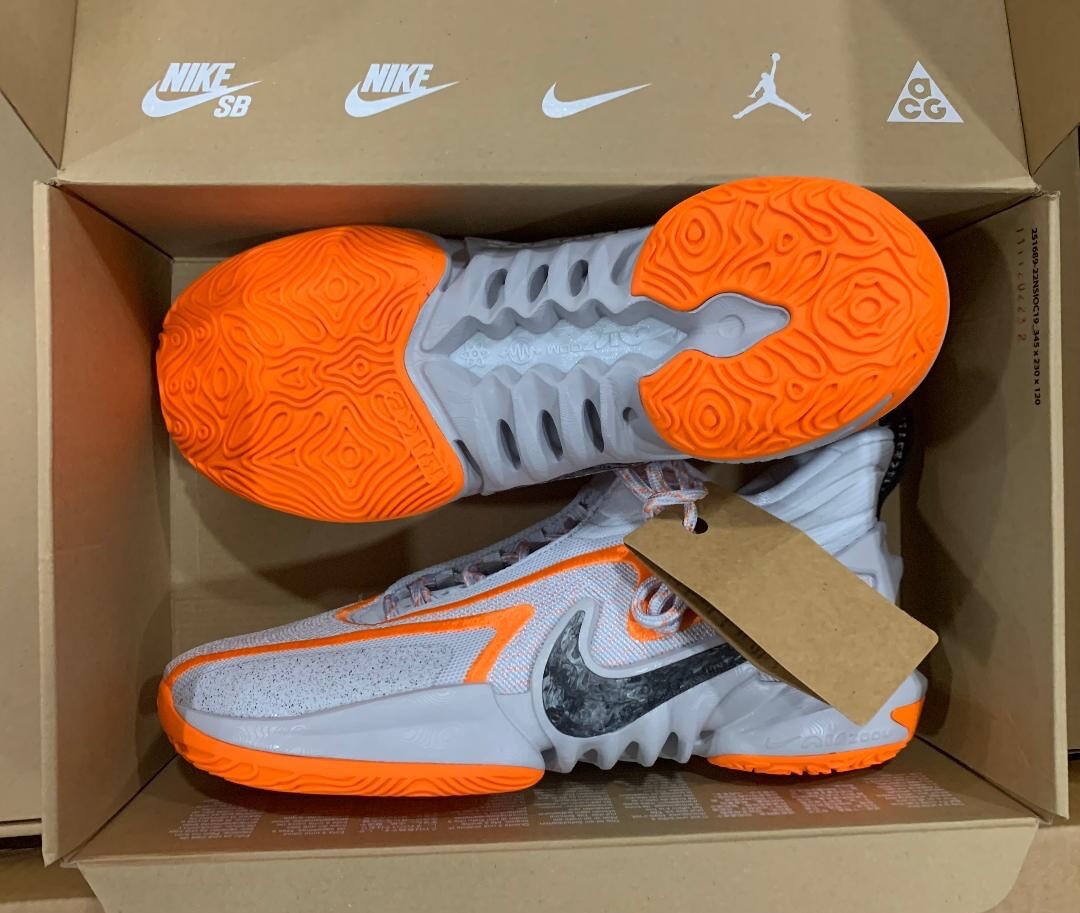 シューズ(男性用) NIKE COSMIC UNITY2 size13 Amazon.com | Nike Cosmic Unity 2 Unisex Shoes Size 8, Color