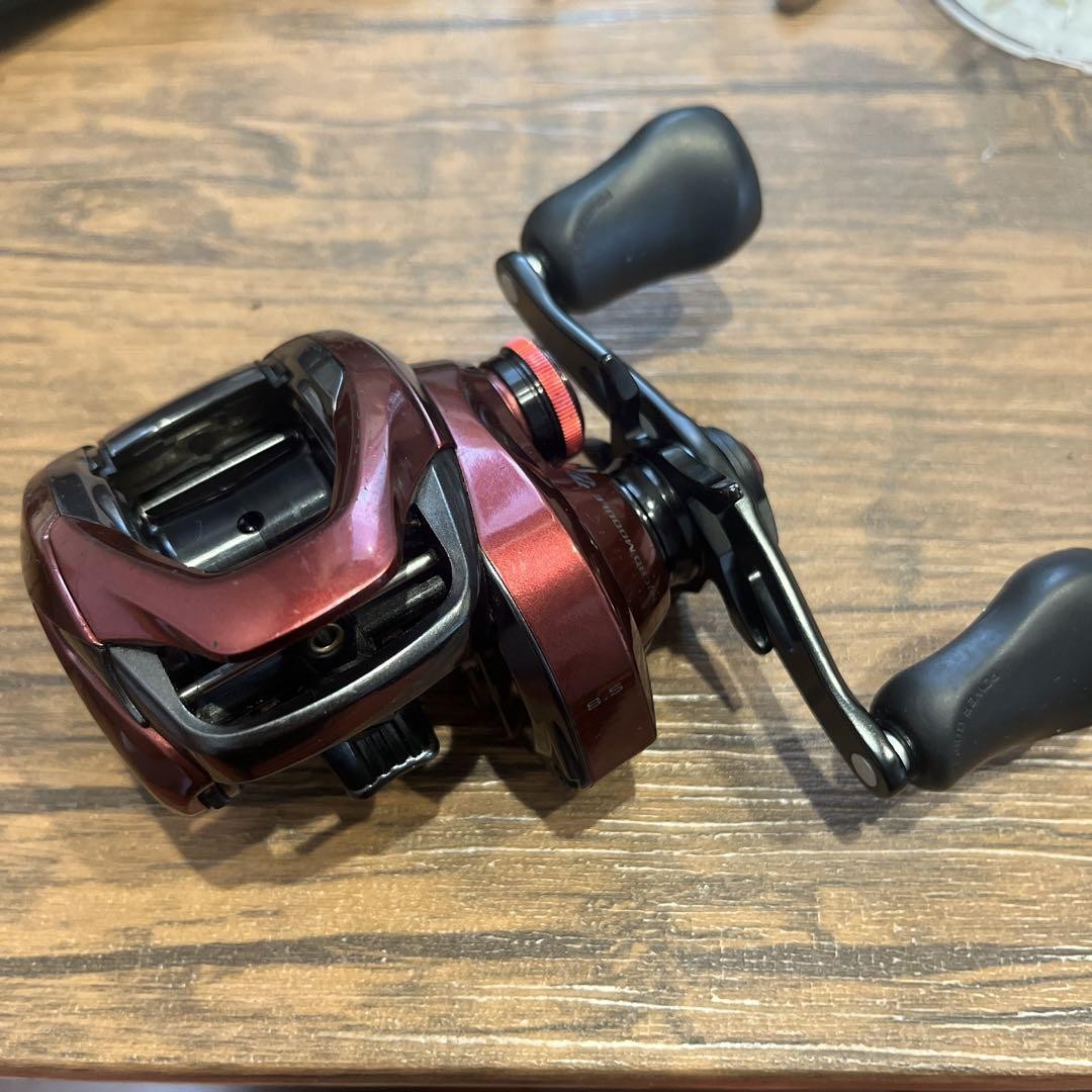 Shimano Scorpion MGL 151XG Baitcasting Reel for Smooth Casting