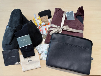 SWISS - Zimmerli First Class Amenity Kit - Pyjama, Schuhe, Tasche uvm