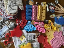 DISNEY Kitchen Essentials Oven Mitt, Spatula, Measuring Spoon, Sink Strainer +