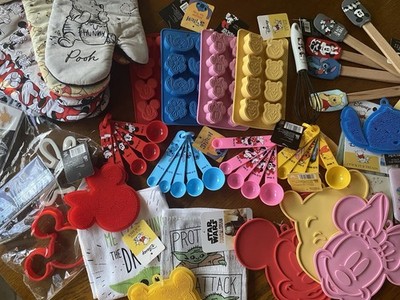 DISNEY Kitchen  Essentials  Oven Mitt, Spatula, Measuring Spoon, Sink Strainer +