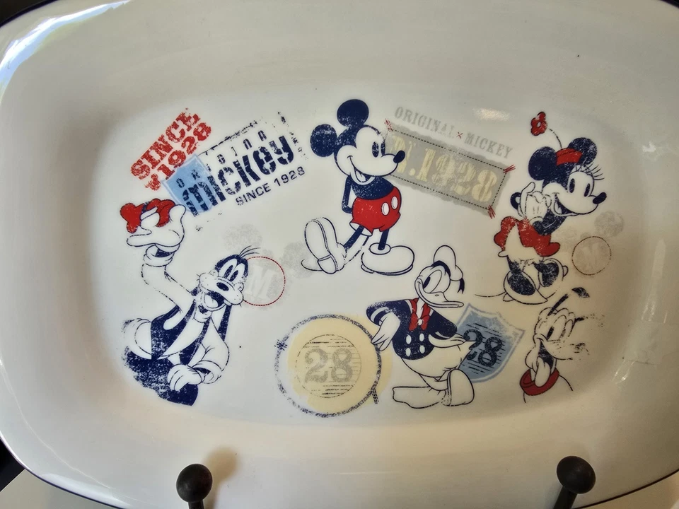 Vajilla conmemorativa de porcelana de Walt Disney 1928 Mickey y Minnie Mouse Foto 2 de 4