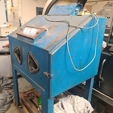 Blast Cabinet  - Heavy Duty Shot / Sand Blast Cabinet With Extractor