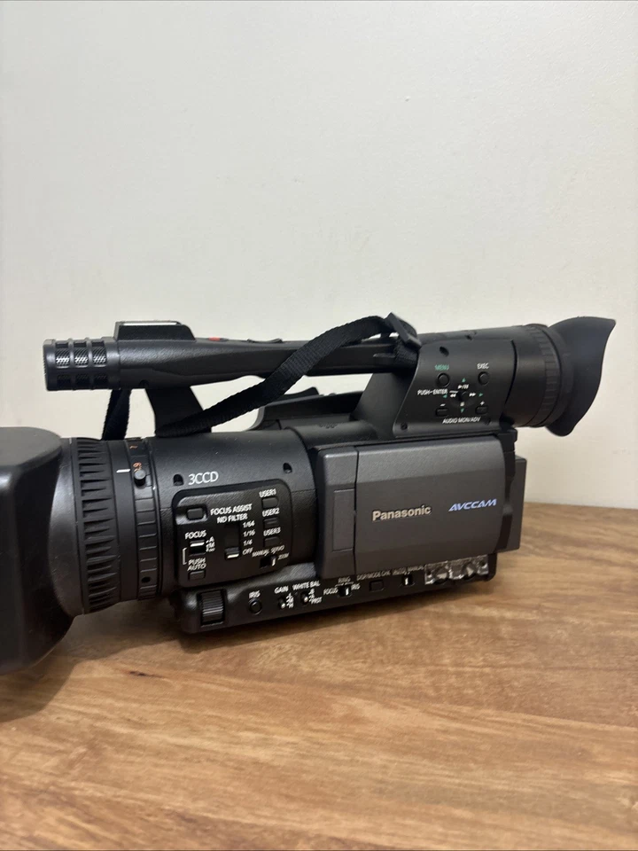 Panasonic AG-HMC150P ACCAM 3CCD Professional Video Audio HD SDHC Camcorder 82HRS - Image 4 of 4