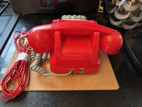 Teléfono rojo años 80 botón de presión auricular teléfono pantalla utilería - Imagen 4 de 9