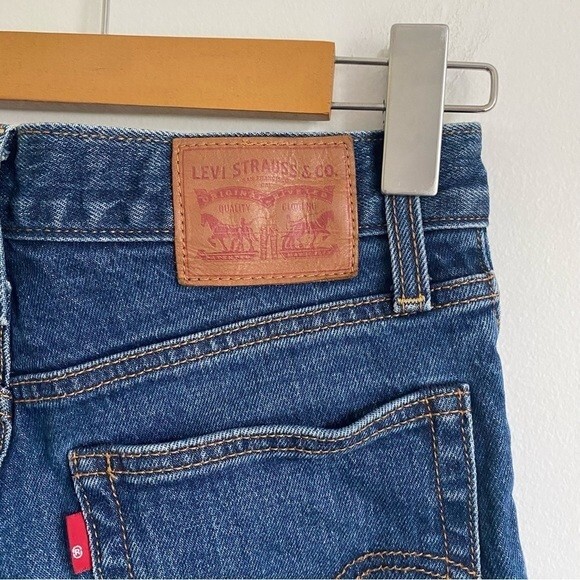 Levi’s Wedgie Icon Fit Denim Jeans • Med / Dark Wash • US 24 image 8
