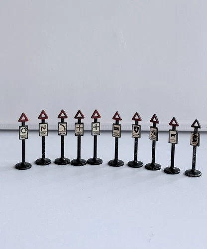 Matchbox Lesney Accessory Pack  A4a-10 Model Toy Road Signs (FULL SET + 2)