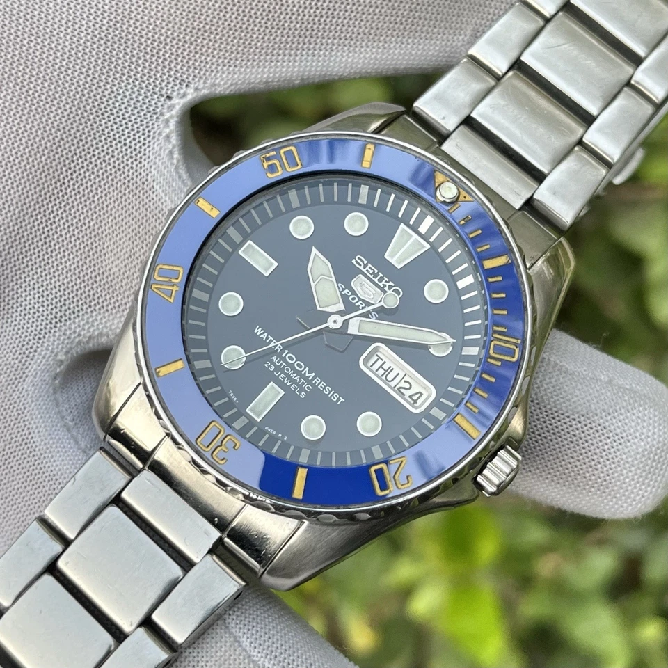 Seiko 5 Sports Diver 100 M Automatic 23 Jewels SNZF13 Japan Men Watch 7S36-03C0 - image 2 of 4