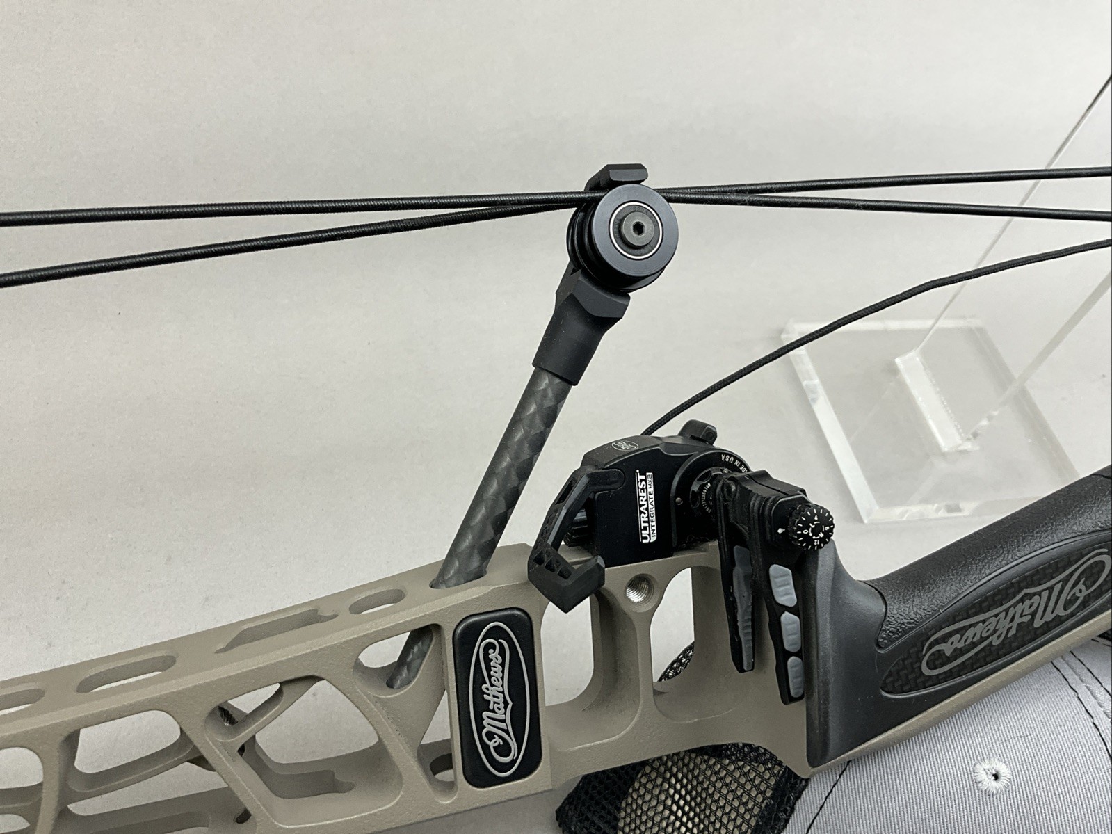 NEW Mathew’s Phase 4 33” RH 70lb 28” Mod BH 6.5” With Peep, Nock Loop ...