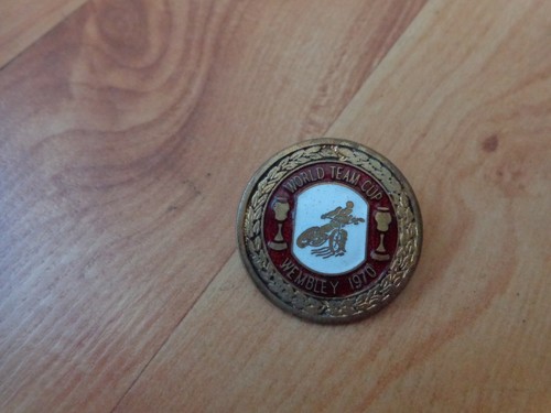 VINTAGE SPEEDWAY WORLD TEAM CUP 1970 WEMBLEY ENAMEL BIKE PIN BADGE - 第 1/1 張圖片
