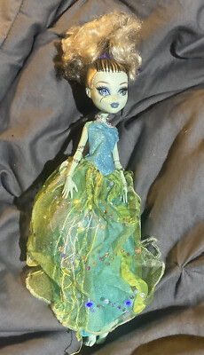 Monster High Frankie Stein Freaky Fusion  Doll 11'' Blue Hair Mattel
