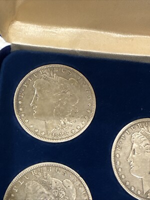 モルガンダラー銀貨 1884年 1882年 2枚セット Morgan Silver Dollars - Set Of 5 2x 1888 O ,1883 1884 ,1880