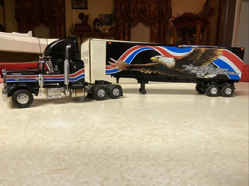 REDUCED Matchbox Collectables Harley Davidson Motorcycles Die Cast Truck Trailer - Image 4 of 4