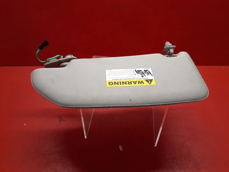 Volvo XC90 2003-2006 lado derecho del pasajero parasol iluminado Foto 2 de 4