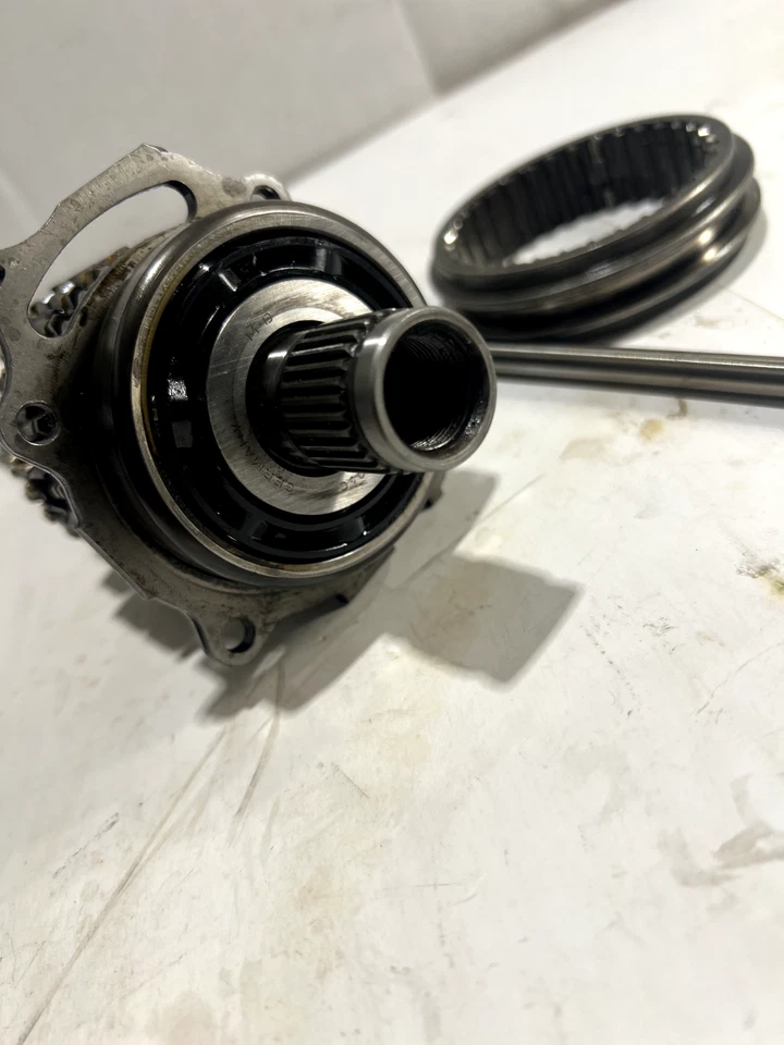 TRANSMISIÓN MANUAL VW 020/DFQ (MK3 2.0L) EJE DE ENTRADA MONTAJE Y PIEZAS USADAS Foto 4 de 4