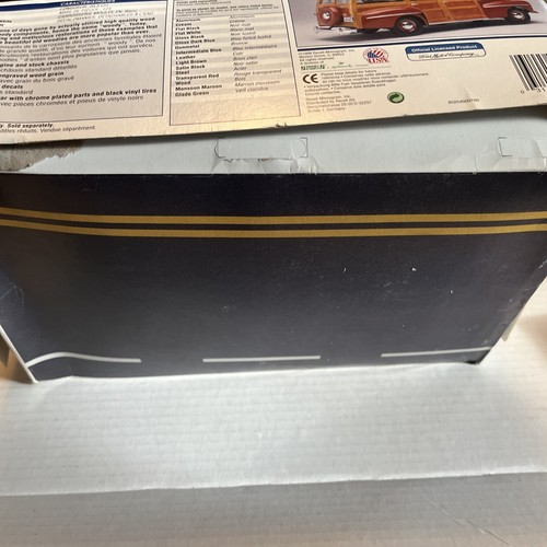 1948 Ford Woody Plastic Model Kit By Revell 1998 1:25 Scale - Picture 4 of 10