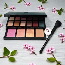 Lancome A Parisian Wanderlust Eye & Face Palette Full Size 12 Eyeshadow 4 Blush