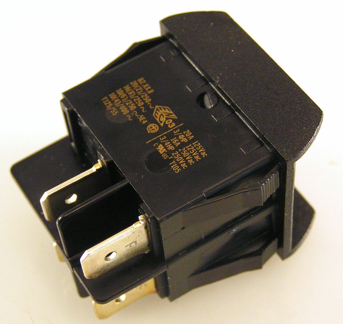 Everel 82.XX.8 Black Rocker Switch On Off 16A 250VAC DPST MBF021B