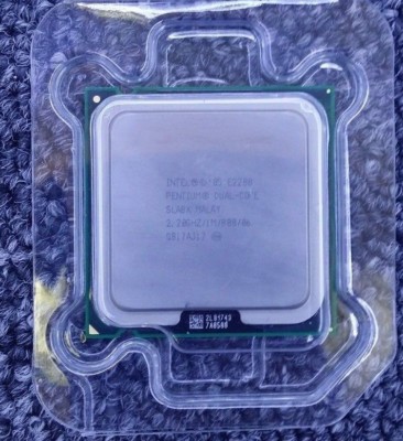 Intel Pentium Dual-Core Desktop CPU/Processor E2200 Socket LGA775 GHz  SLA8X