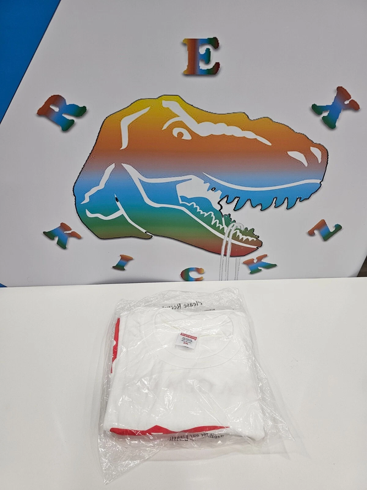 T shirt Mobb Deep Dragon Supreme blanc taille XXL homme neuf dans son emballage