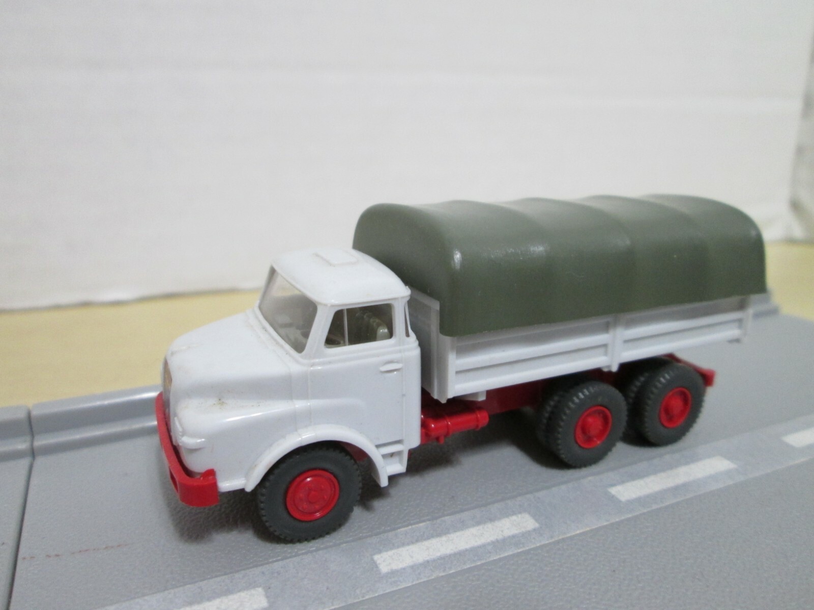Picture 5 of 36