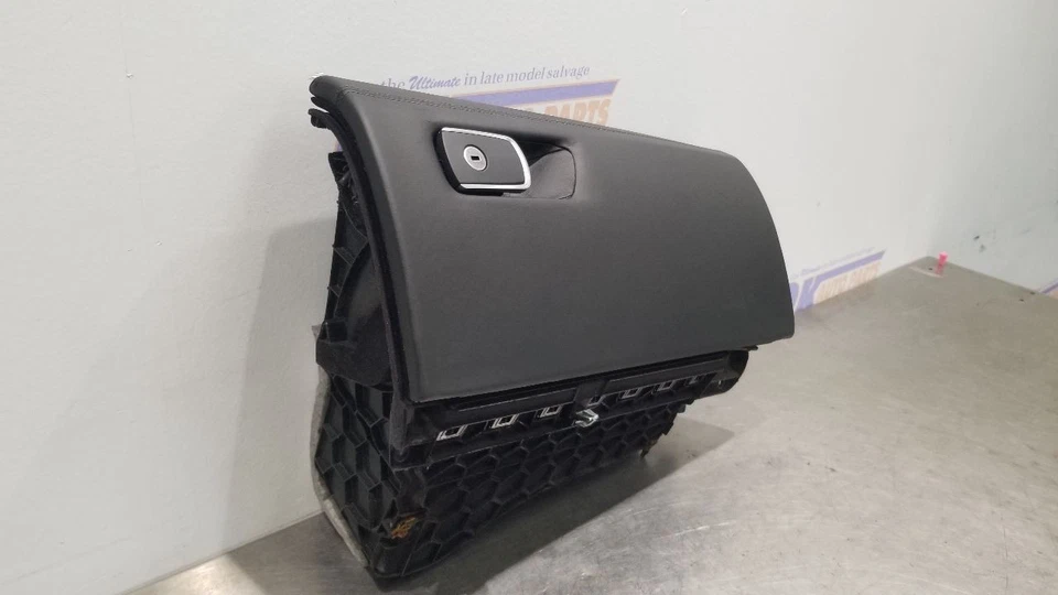 16 宝马 M4 F83 手套盒黑色 — 第 4/4 张图片