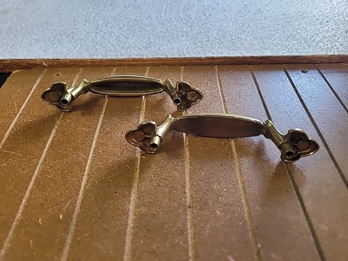 Set Of 2 NOS CABINET DRAWER PULLS 3 IN CTC ANTIQUE BRASS KEELER BRASS Cabinets - Picture 3 of 7