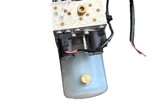 97091JJ50A 09-15 INFINITI G37 Q60 CONVERTIBLE TOP ROOF HYDRAULIC LIFT PUMP MOTOR - Picture 3 of 4