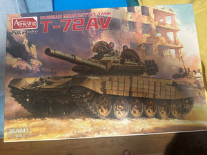 Amusing Hobby russian main battke tank t 72 av