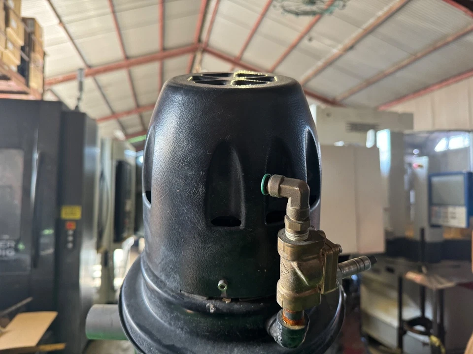 Tolva de material Conair con motor de vacío. Modelo AL 2 con control de cargador Foto 4 de 4