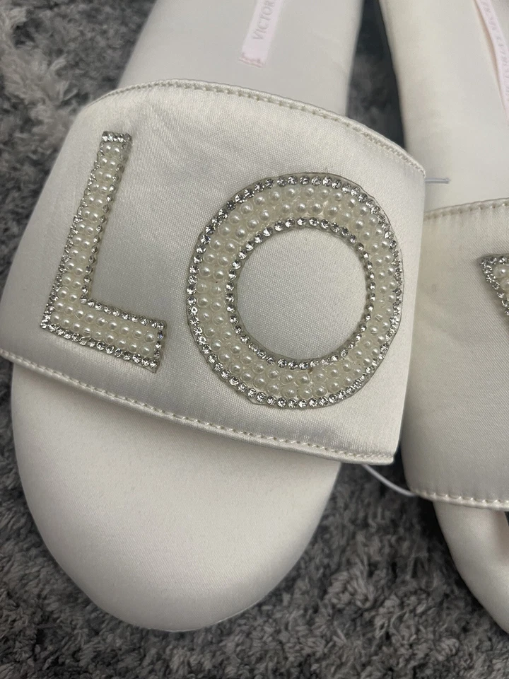 Victoria’s Secret Here Comes the Bride White LOVE Slippers Sz M 7/8 Embellished - Image 3 of 4