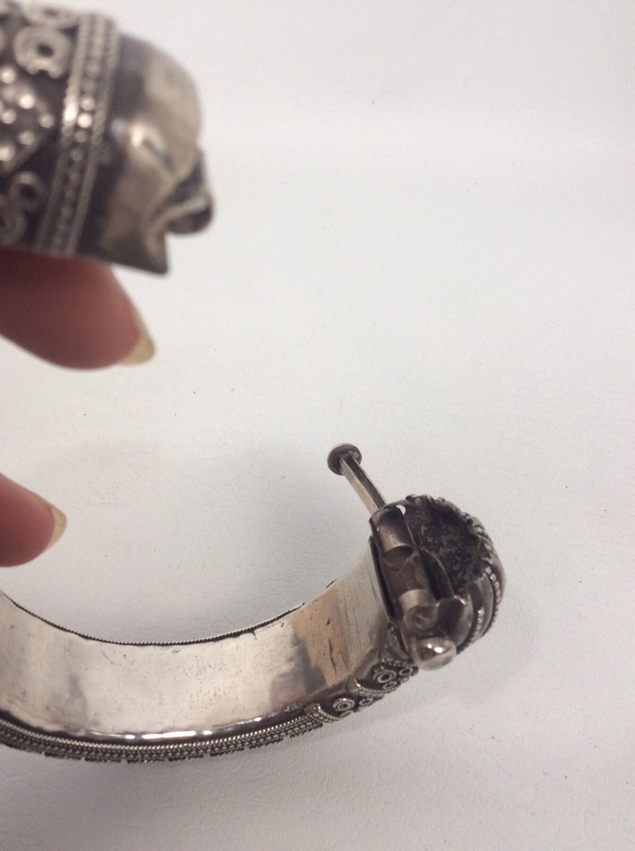Stunning Vtg India Ethnic Tribal Silver Ornate bangle bracelet