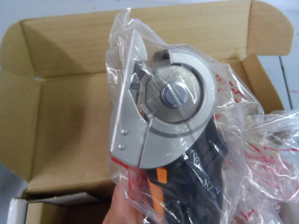 Worx ZipSnip WX082L 4V Cordless Electric Scissors Self-Sharpening Rotary Cutter - Image 4 of 4