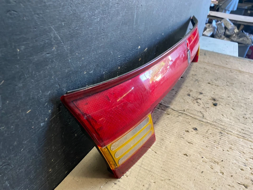 Luz trasera Saturn SC1 SC2 1997-2000 cupé acabado maletero central OEM Q0359 DG Foto 3 de 4