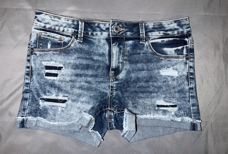 NWOT SO Distressed Acid Wash Stretch Denim Shorts SZ 16