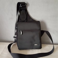 Travelon Black Nylon Crossbody Classic Travel Bag Pockets Missing 1 Zip Pull
