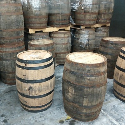 Wooden Whiskey Barrel - Oak Barrel Rustic Storage Aging Tank