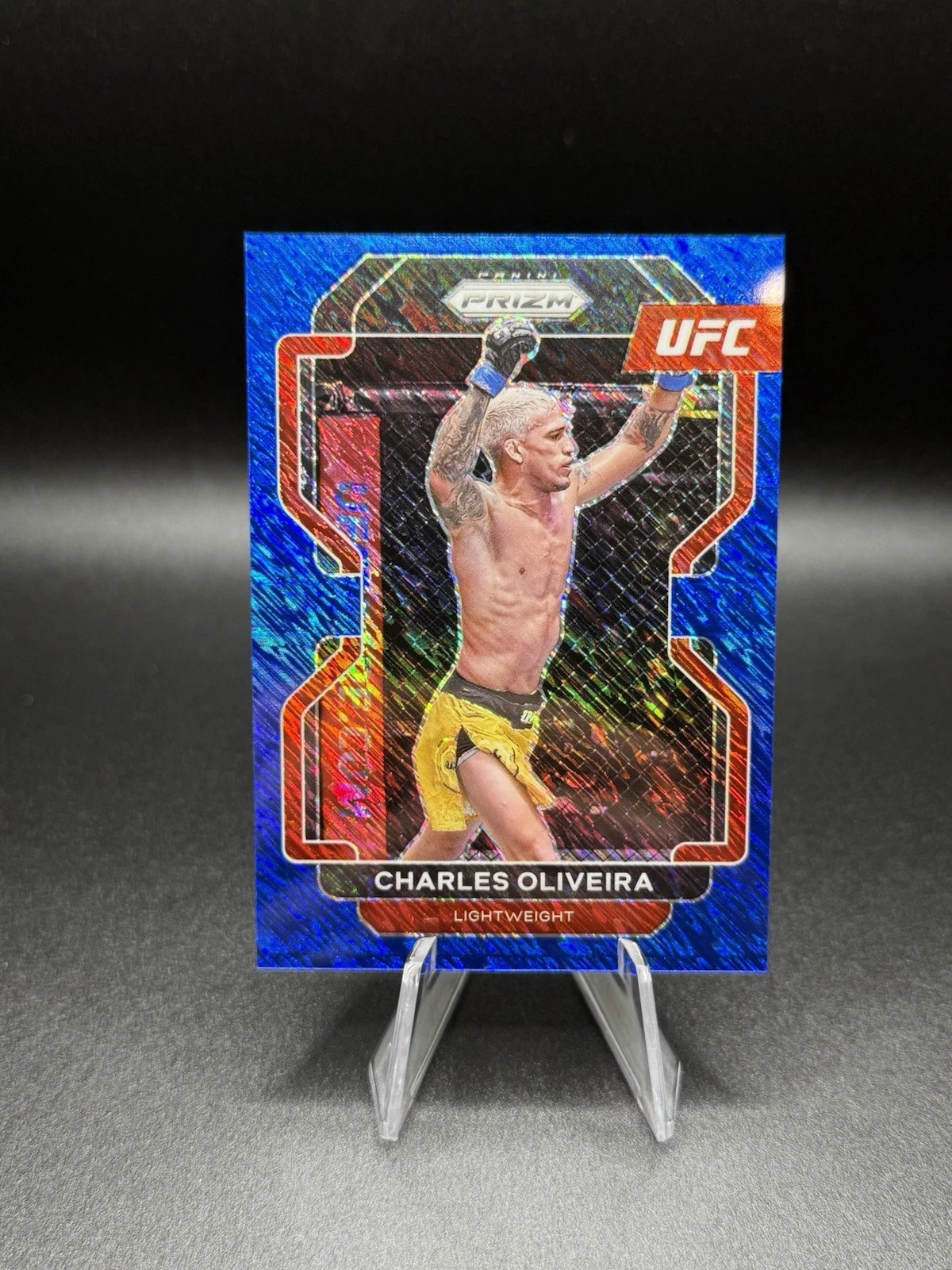 2022 Panini Prizm UFC - Blue Shimmer Prizm #189 Charles Oliveira /7 (FOTL)