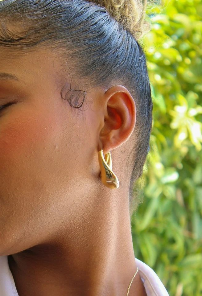 Pendientes aros de oro macizo de 14k hinchados con forma ovalada pendientes de oro real pulidos 26 mm Foto 2 de 4