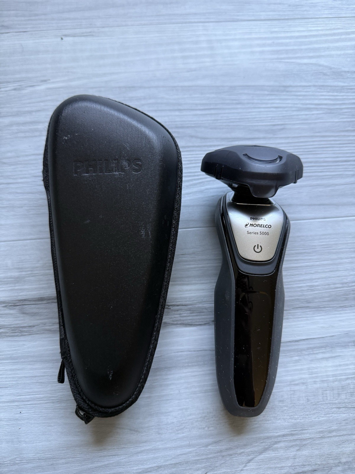 Philips Norelco Series 5000 S5290 3-Head Rotary Shaver w/ Case