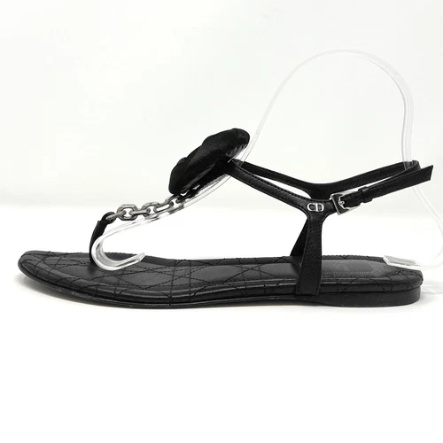 Sandales plates string cuir matelassé cannage chaîne rosace noire Dior Delices