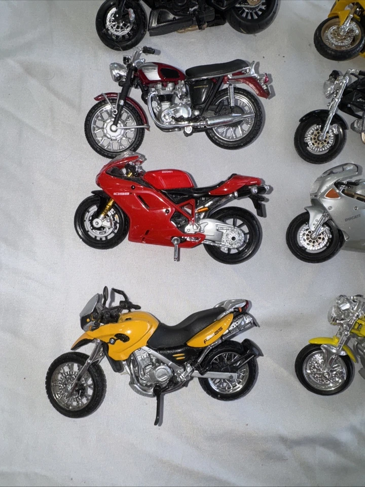 Maisto Motorcycle Lot-30 Motorbike 1/18 Scale Yamaha Suzuki Honda Bike Indian - Image 3 of 4