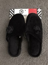 NEW   ISOTONER SLIPPERS   SIZE MEDIUM   BLACK