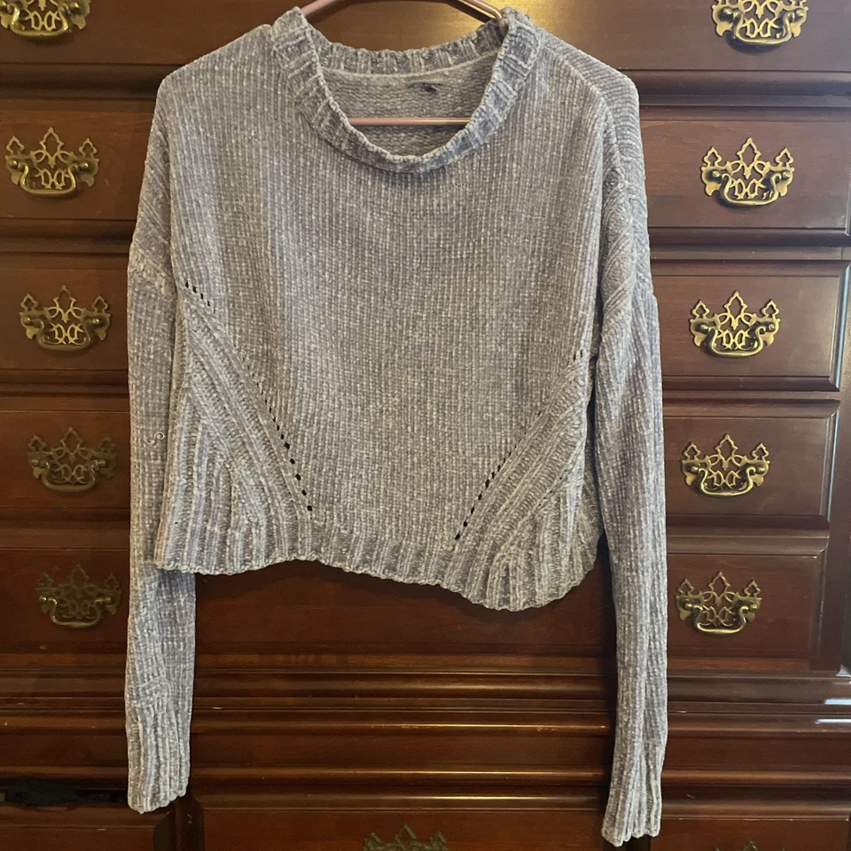 Suéter mediano para mujer Charlotte Russe azul claro punto suave Foto 3 de 4