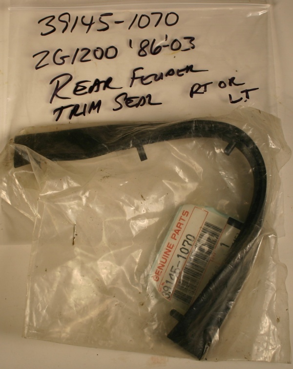 専用　キングダム NOS Kawasaki Side Cowling Seal Trim 86-87 ZX1000 86-06