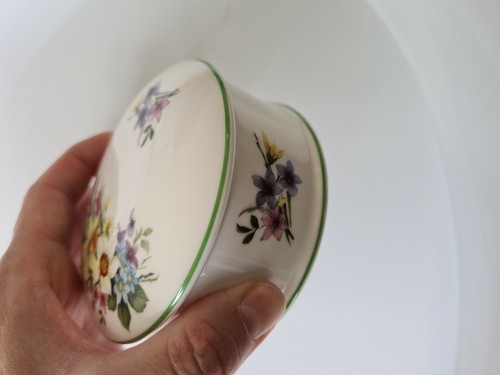 CROWN STAFFORDSHIRE TRINKET BOX fine bone china circular D10cm white floral - Picture 8 of 8
