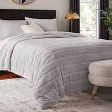 New Luxe Faux Fur Comforter and Sham 3 pc Set Full/Queen Threshold