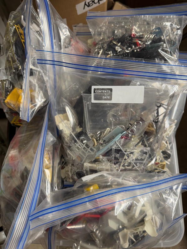 MISC 1 POUND Bag Model Car Truck Parts LOT Frame Body Motors Interior READ DSC