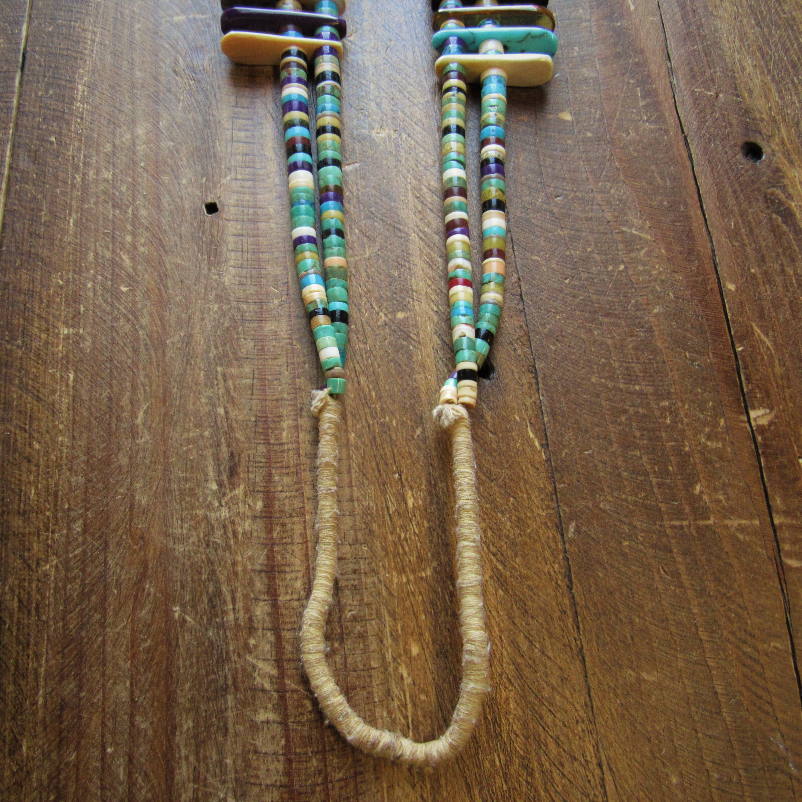 Santo Domingo Native American Heshi and Tabs Statemen… Gem